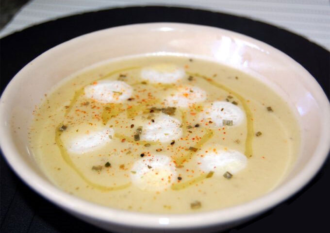 Sopa de puerros y nabos con aceite de jengibre