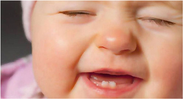 Consejos para aliviar al bebé cuando le salen los dientes