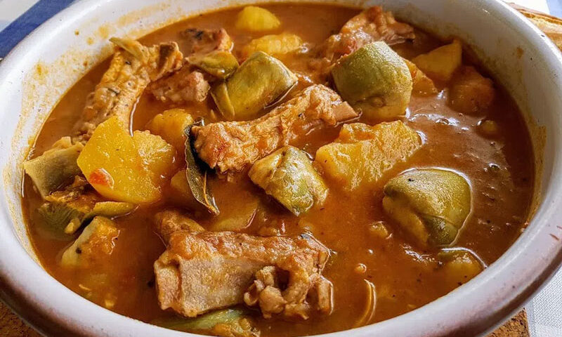 Estofado de costilla de cerdo con alcachofas