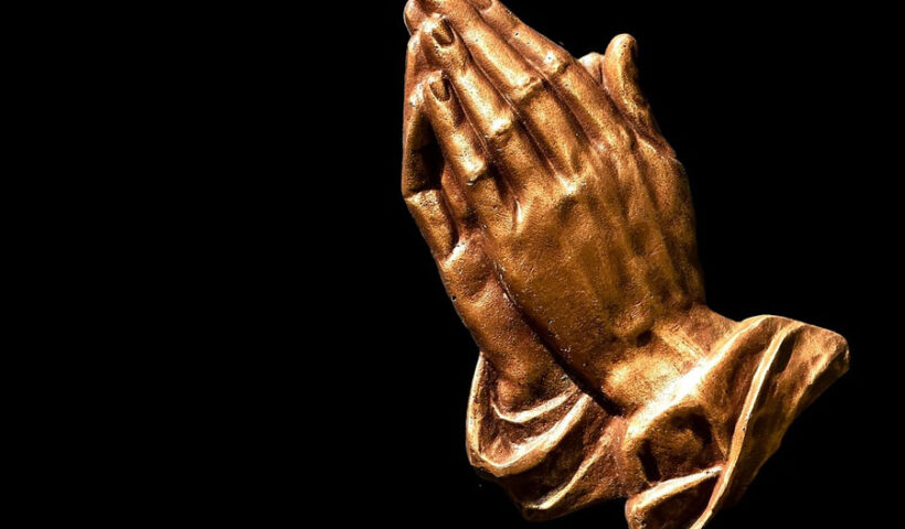 A Dios rogando y con el mazo dando… o reza, pero sigue remando