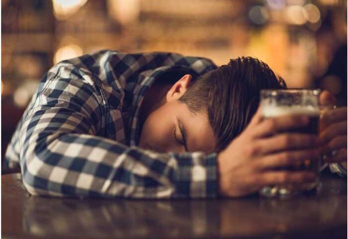 ¿En qué consiste el «bingedrinking»?