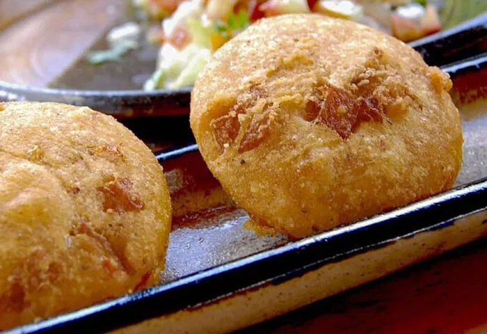 Arepas de chicharrón y queso
