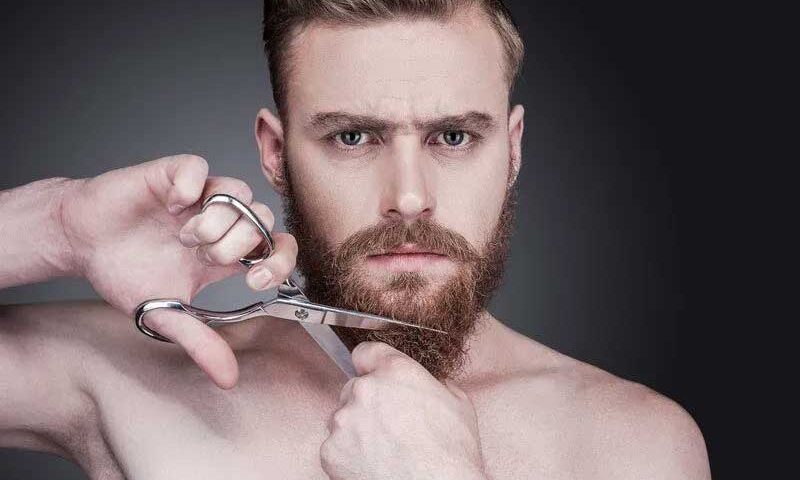 Si las barbas de tu vecino ves cortar, pon las tuyas a remojar