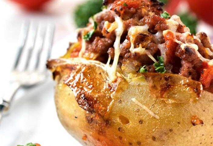 Papas rellenas de carne.