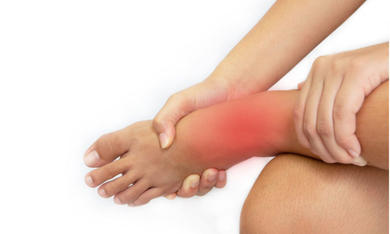 ¿Por qué se hinchan los pies? Causas y recomendaciones para evitar este problema