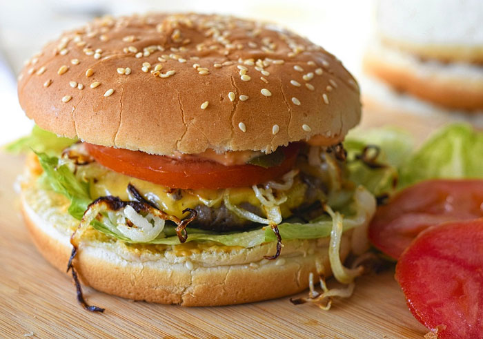 Hamburguesas caseras de carne y con verduras