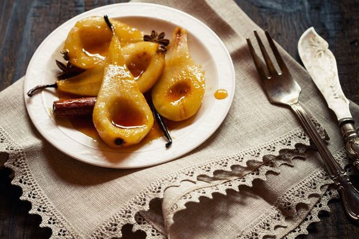 Peras pochadas con caramelo