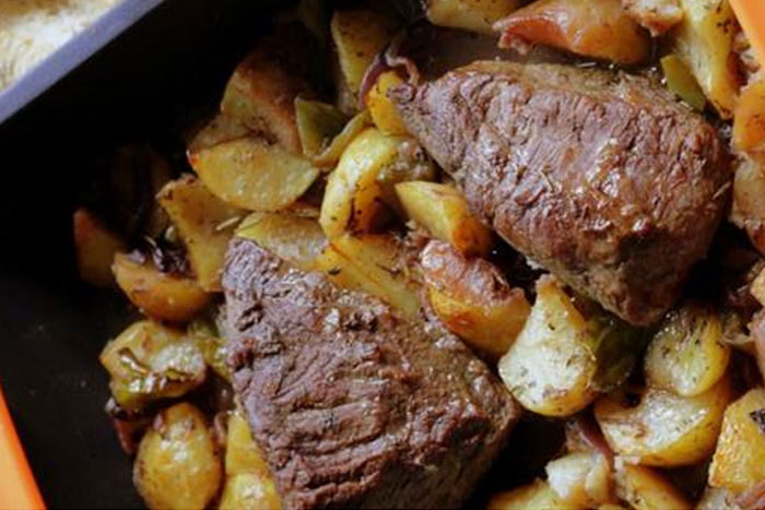 Picanha al horno con patatas y pimientos