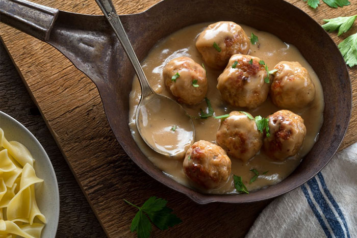 Albóndigas de pollo en salsa pepitoria