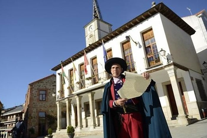 Dar un cuarto al pregonero