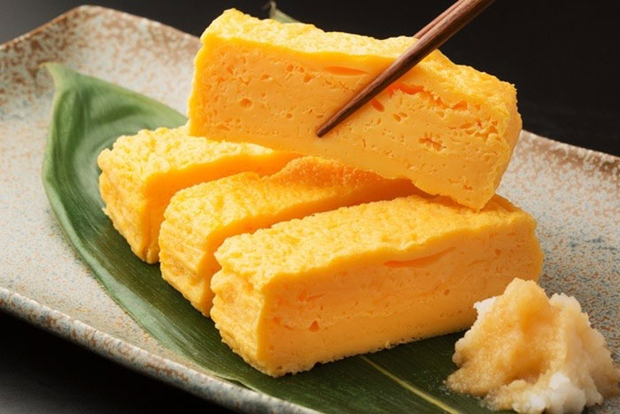 Tamagoyaki o tortilla japonesa enrollada