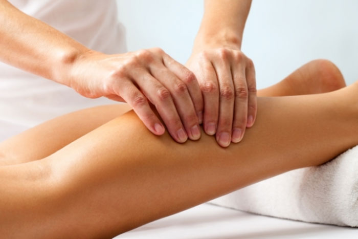 Los masajes que activan la circulación y desinflaman las piernas