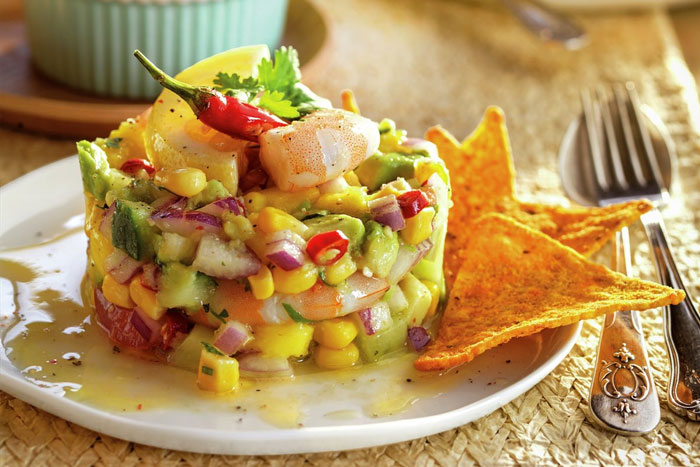 Ceviche de langostinos con aguacate y mango