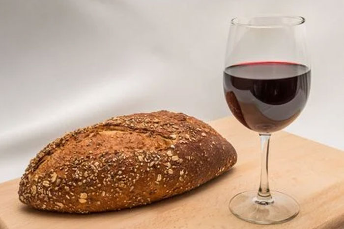 Pan a hartura y vino a mesura