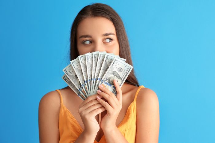 Los cínicos ganan menos dinero que los optimistas, según estudio