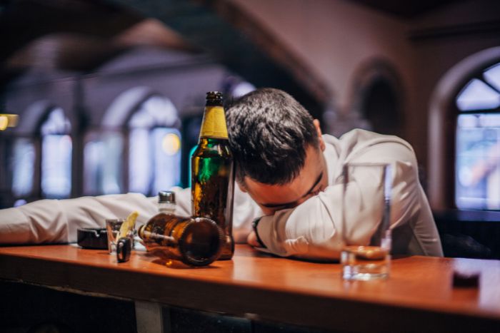 Me emborraché e hice el Ridículo: peligros de beber demasiado Alcohol