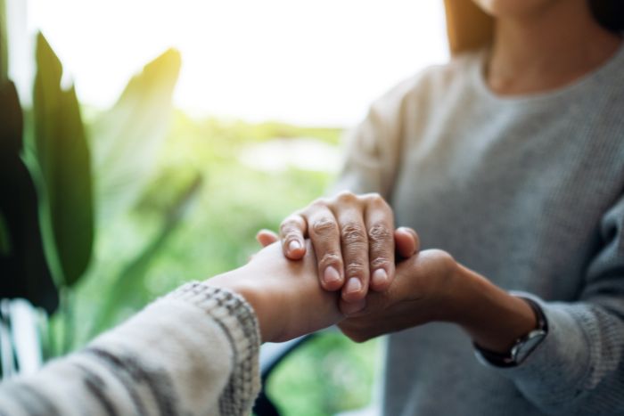 ¿Cómo ayudar a alguien que lo está pasando mal? 8 Formas de mostrar apoyo