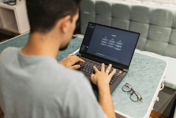La IA podría estar debilitando el pensamiento crítico de las personas